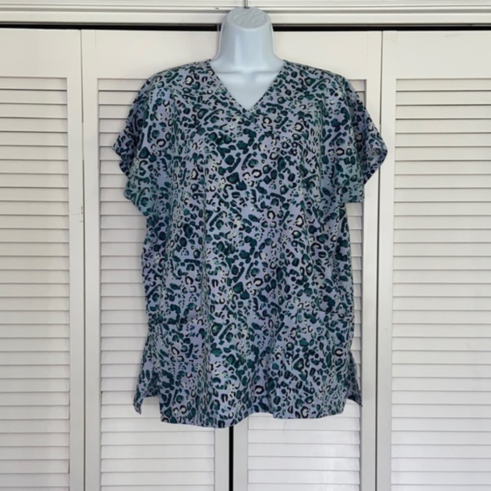 💥 MHD SCRUBS TOP  SIZE MEDIUM 10/12